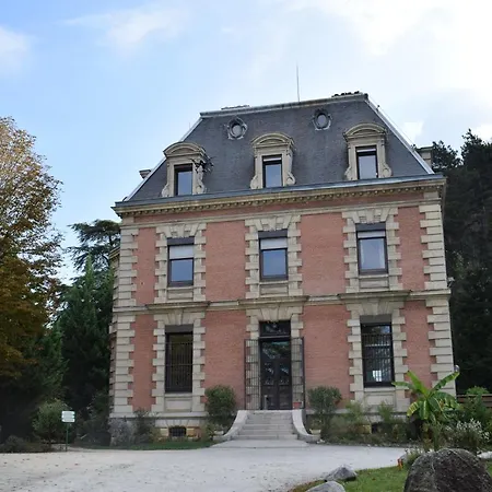 Le Chateau Des Arenes Bed & Breakfast *