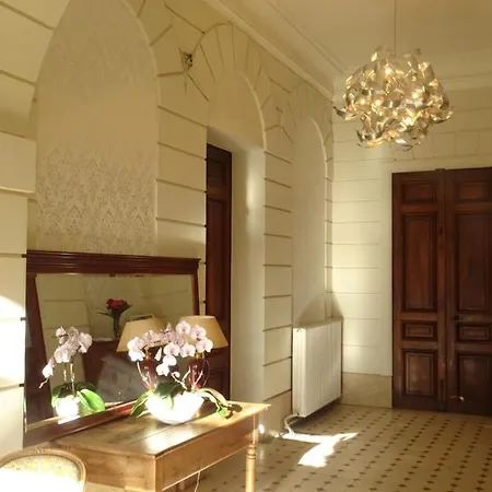 Le Chateau Des Arenes *