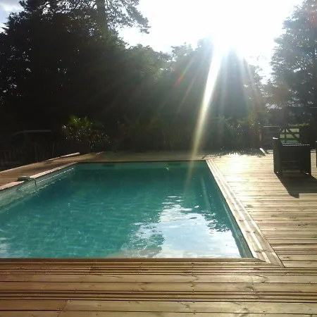 Le Chateau Des Arenes *